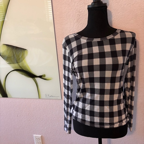 Tops - Must bundle Shirt size medium